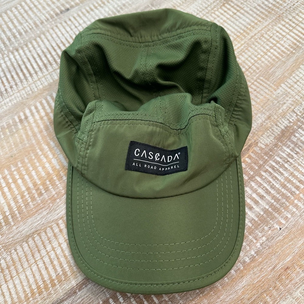 Cascada 5-panel running “camper” hat
Forest green